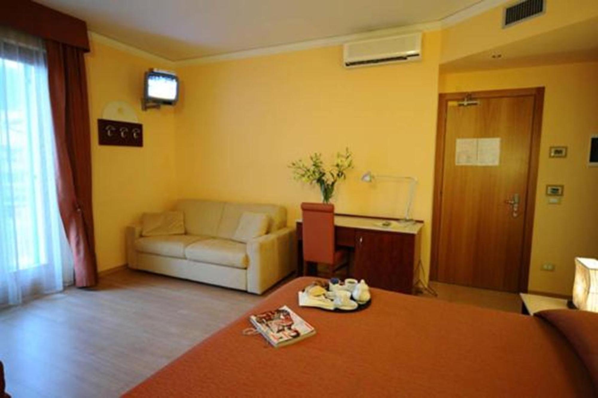 Hotel Al Sole - Enjoy Holiday Cavaion Veronese Eksteriør bilde