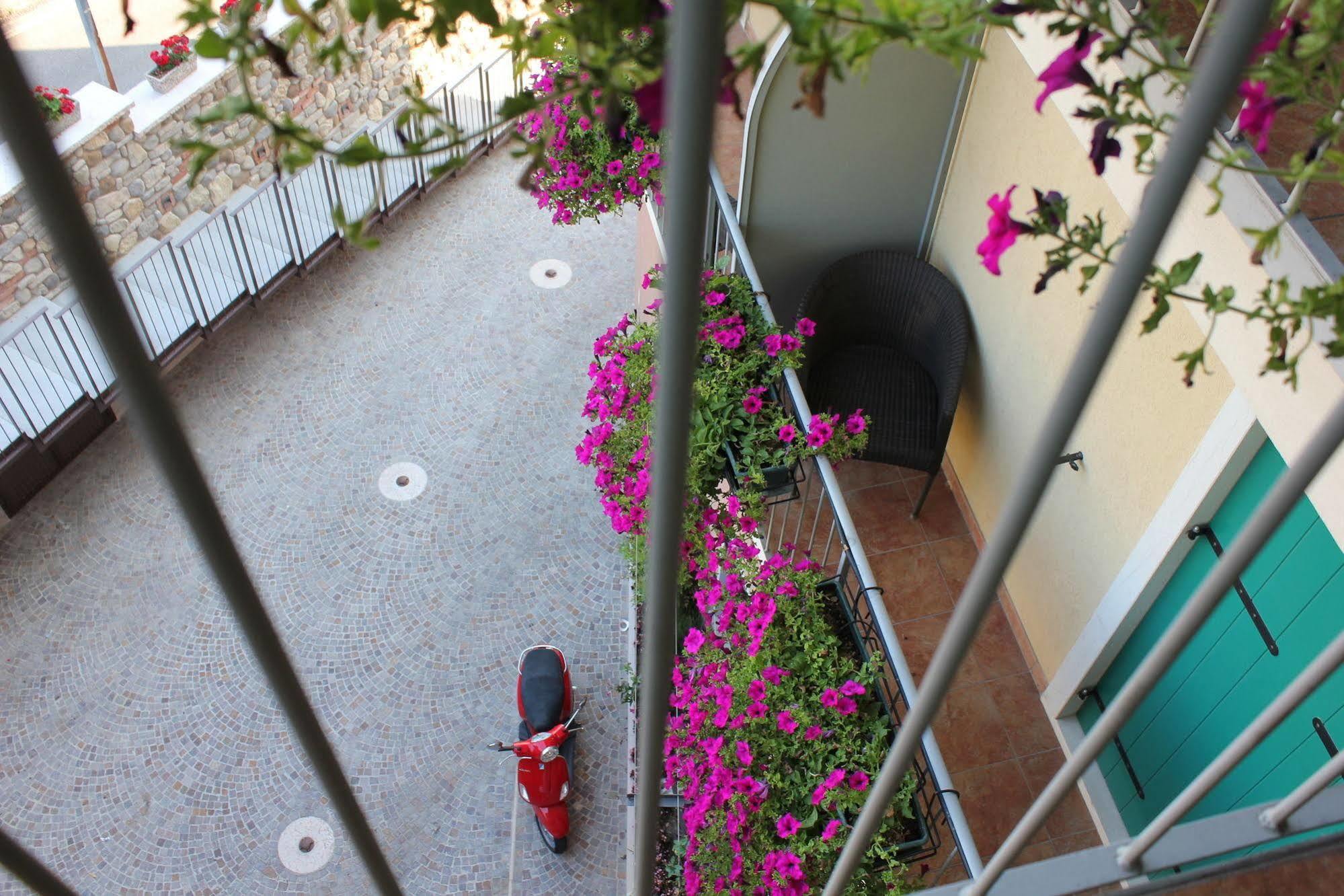 Hotel Al Sole - Enjoy Holiday Cavaion Veronese Eksteriør bilde